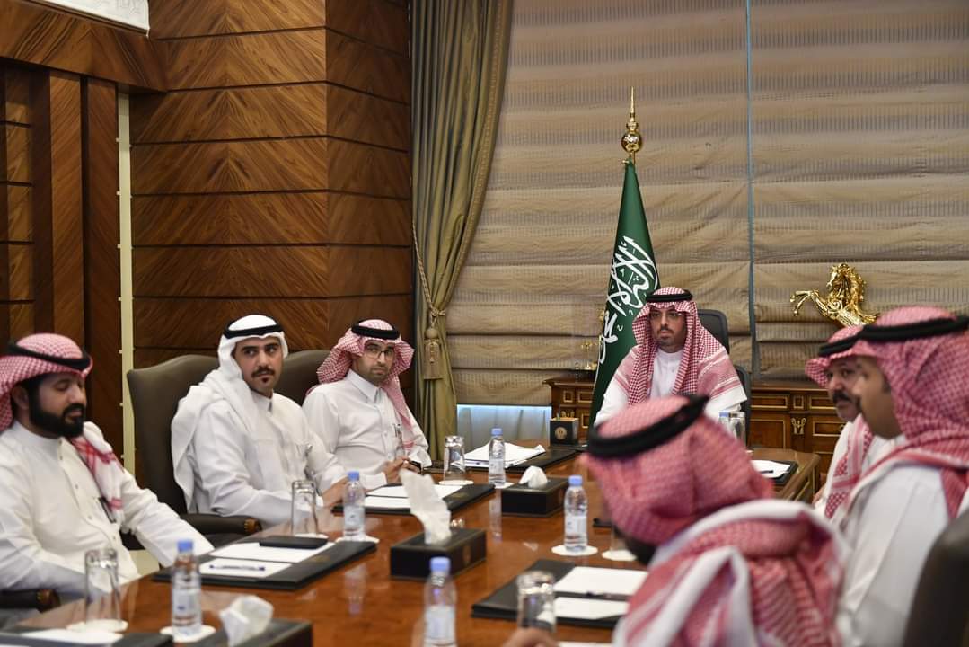 السعودية : محافظ جدة يرأس اجتماعاً لاستعراض مبادرة لنجعل رمالنا الذهبية خضراء