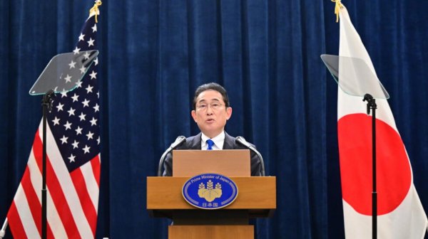 استقالة أربعة وزراء يابانيين على خلفية فضيحة فساد مالي