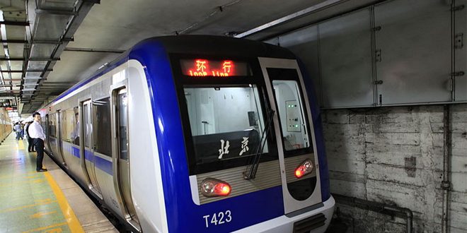 إصابة أكثر من 30 شخصاً إثر انفصال عربات قطار مترو أنفاق في بكين