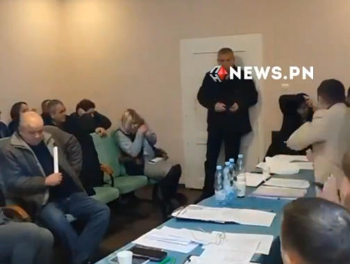نائب أوكراني يفجر قنبلة خلال اجتماع مجلس محلي  تفاصيل