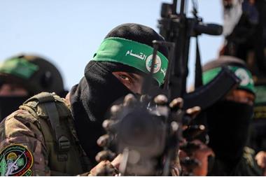 اشتباكات عنيفة وقصف مدفعي مكثف في حي الشيخ رضوان بغزة