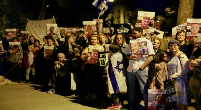 الإعلام العبري: :تل أبيب تدرس التوجه نحو صفقة تبادل أسرى