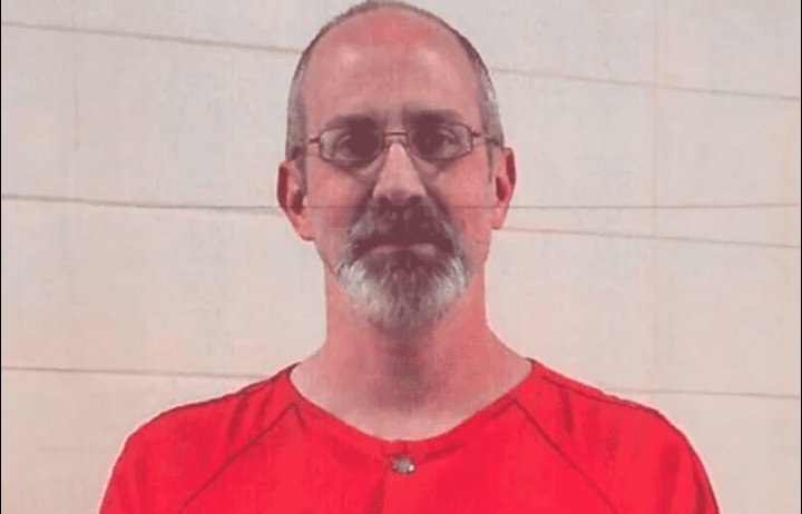 معلم أميركي يهدد بقطع رأس طالبة مسلمة بسبب علم إسرائيل