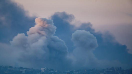 شهداء وجرحى خلال تواصل استهداف الاحتلال لمساكن ومستشفيات في غزة
