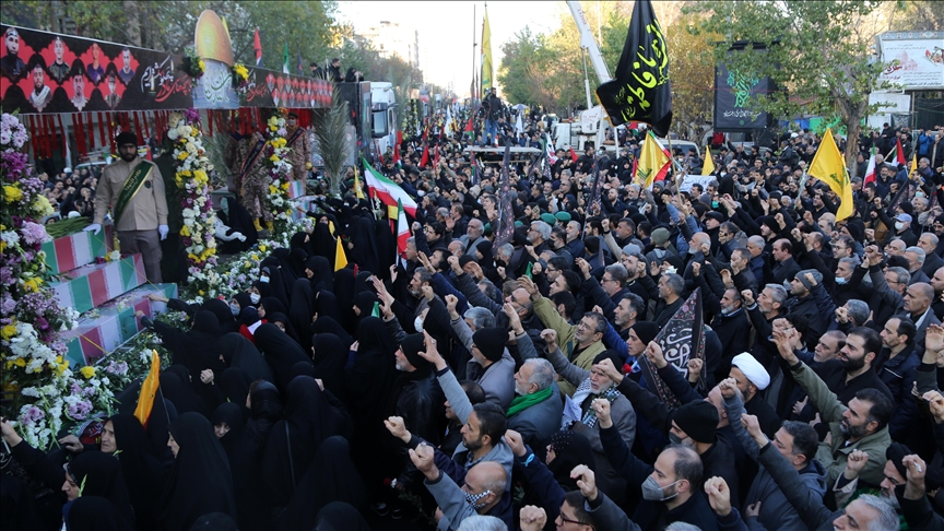 طهران.. تشييع 110 جنود إيرانيين قتلوا خلال حرب الثمانينات مع العراق