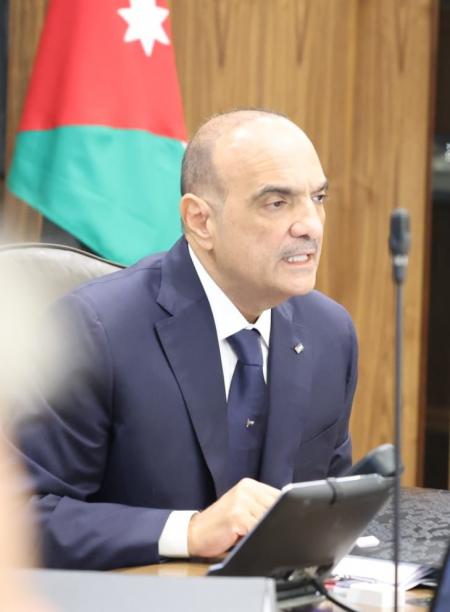 الخصاونة: ضلوع الأردن بترتيبات لجسور برية كذب