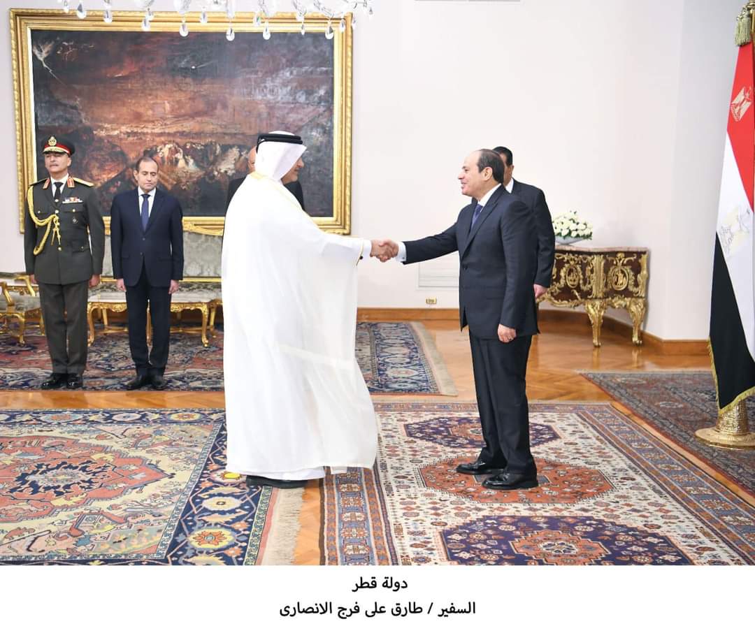 السيسي يتسلم أوراق اعتماد سفير دولة قطر