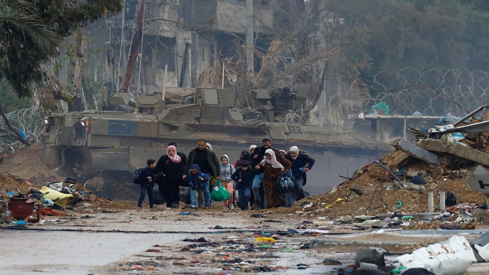 قوات الاحتلال تطلق النار باتجاه فلسطينيين حاولوا العودة لمنازلهم في مدينة غزة