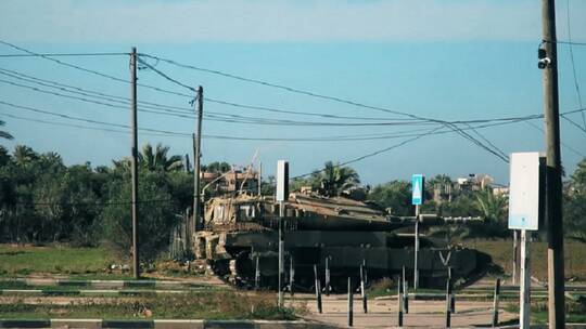 غزة.. صاروخ الياسين 105 يحول دبابة ميركافا 4 إسرائيلية إلى حطام