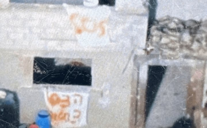 إسرائيل: عثرنا على لافتات تحمل نداءات استغاثة بمخبأ الرهائن