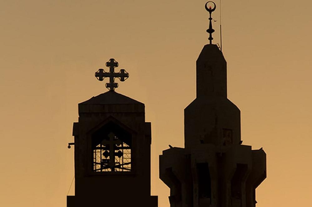 التعايش الديني: جريمة كنيسة غزة تحمل بشاعة الاحتلال وانتهاكه الحرمات