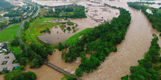 فيضانات تعزل العديد من البلدات السياحية شمال شرق أستراليا