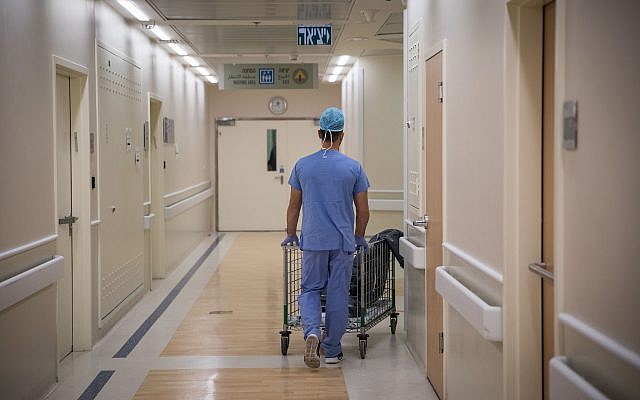 مستشفى سوروكا:استقبلنا 28 جندياً مصاباً بمعارك غزة خلال يومين