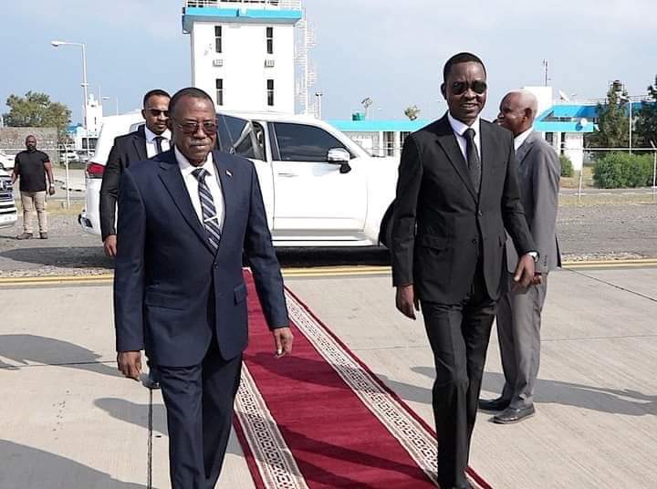 عضو السيادي الفريق أول ركن شمس الدين كباشي يتوجه إلى الكويت