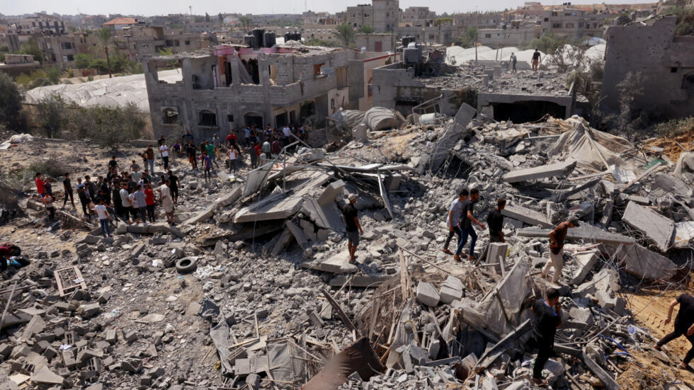 الاحتلال ينسف منطقة مسجد فلسطين في حي الرمال