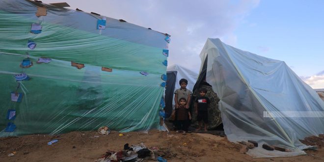 الاحتلال يهجر الفلسطينيين من منطقة واسعة في خان يونس جنوب قطاع غزة