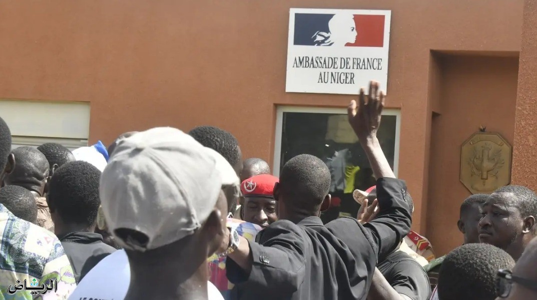 فرنسا تغلق سفارتها في النيجر