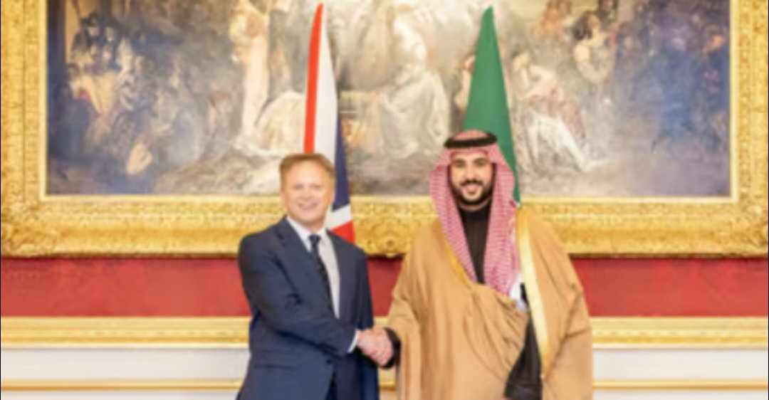 وزير الدفاع البريطاني يستقبل وزير الدفاع  السعودي ويعقدان اجتماعاً ثنائياً موسعاً