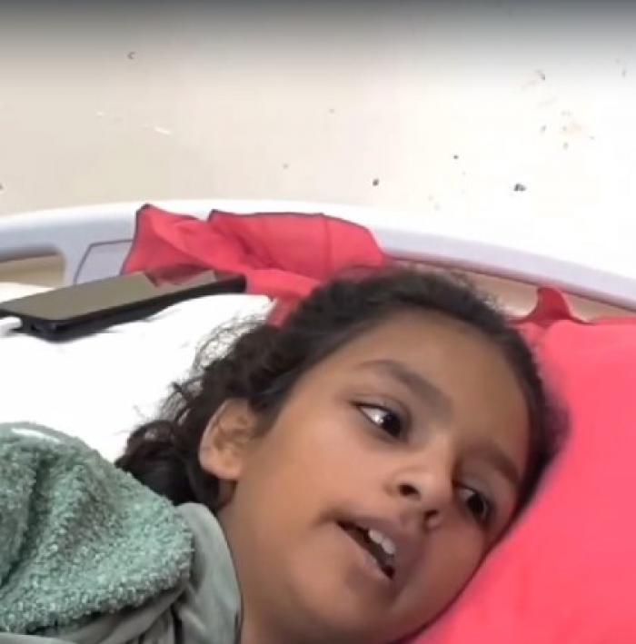 فيديو يدمي القلب .. طفلة جريحة في غزة فقدت جميع عائلتها: استشهدوا كل حبايبي