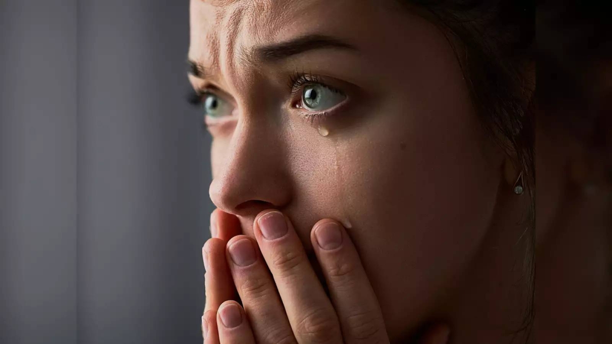 لن تتخيل تأثيرها .. ما علاقة رائحة دموع النساء بعدوانية الرجال؟