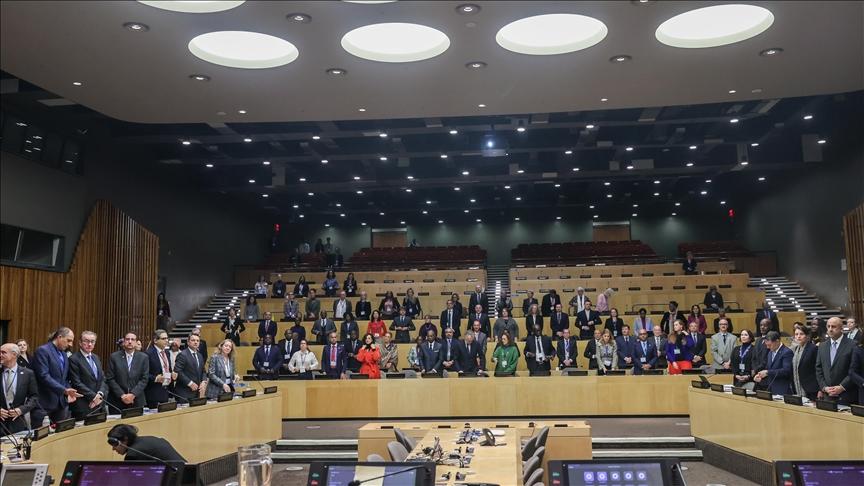 صحيفة عبرية: إسرائيل بدأت بطرد موظفي الأمم المتحدة