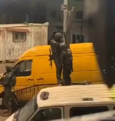 الاحتلال يزيل مجسما لخارطة فلسطين