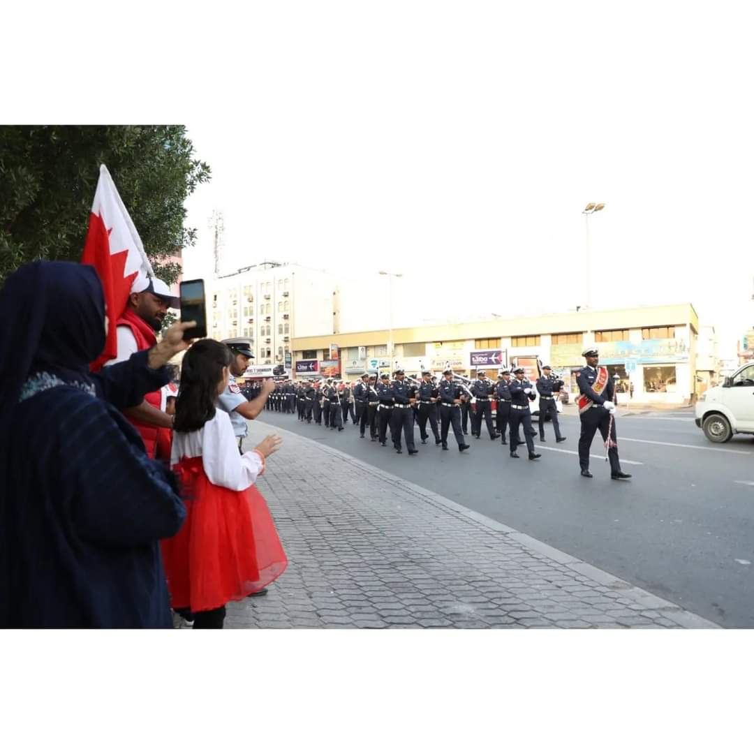 وزارة الداخلية تنظم استعراضاً ميدانياً بمحافظة العاصمة بمناسبة احتفال مملكة البحرين بأعيادها الوطنية...صور