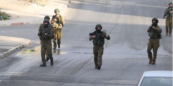 استشهاد فلسطينيين اثنين برصاص الاحتلال في مخيم الفوار بالضفة الغربية