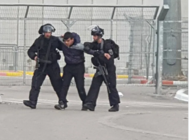 مستعربون يختطفون شابا من مخيم قلنديا