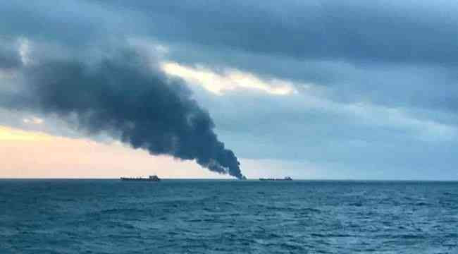 هجوم حوثي على سفينة بالبحر الأحمر