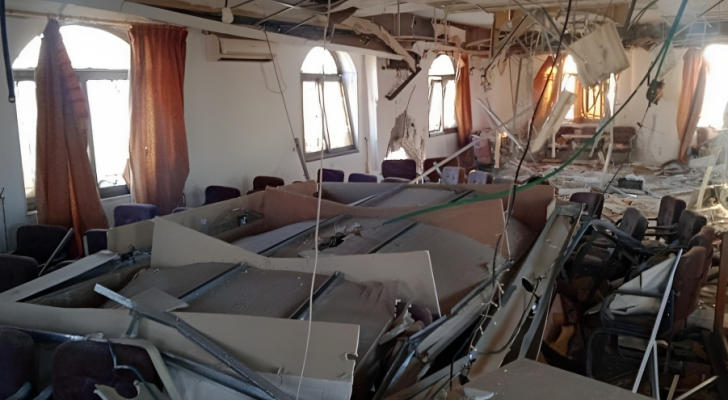 الاحتلال يدمر محتويات الكنيسة المعمدانية في غزة  صور