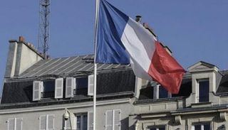 فرنسا تطرد اثنين من الدبلوماسيين الأذريين