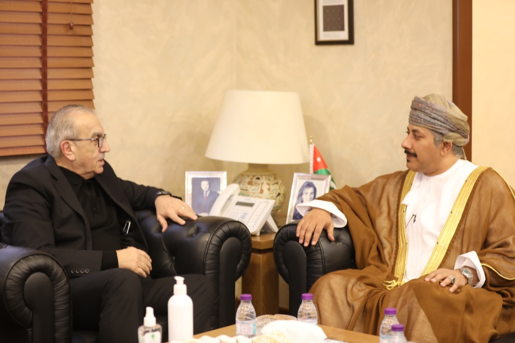 أبو السمن يستقبل السفير العُماني في عمَان