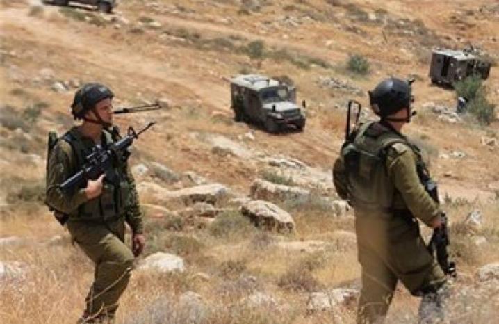 الاحتلال يداهم عدة منازل في خربة حمصة في الأغوار الشمالية