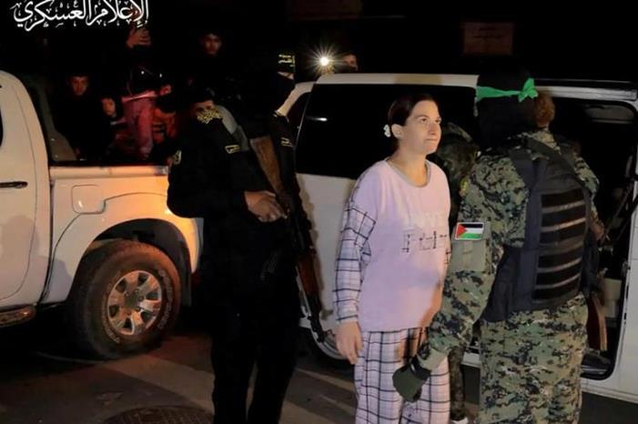 قناة إسرائيلية: مجلس الحرب يبحث مقترحا جديدا بشأن تبادل الأسرى