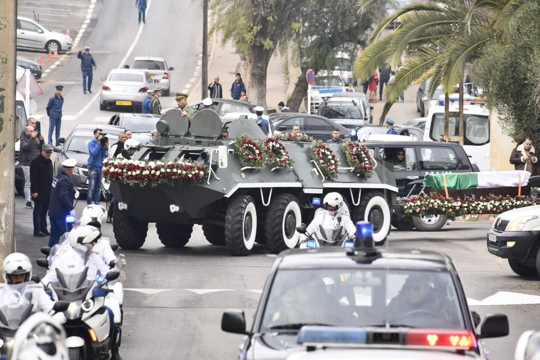 مراسم تشييع جثمان وزير الدفــاع الجزائري الأسبق اللواء المتقاعد خالد نزار بمقبرة العالية...صور