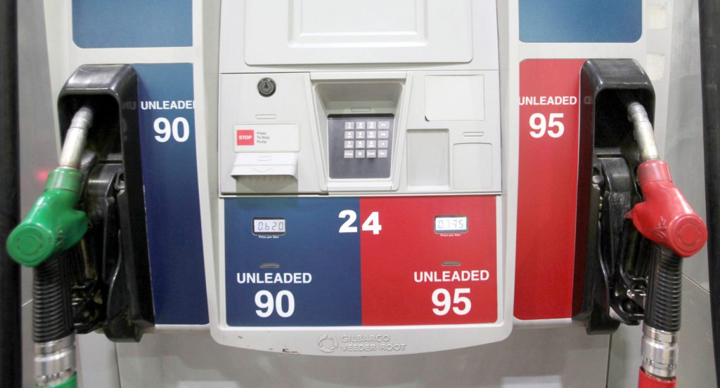 تخفيض أسعار البنزين بنوعيه والسولار وتثبت الكاز  تفاصيل