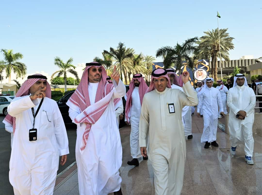 محافظ جدة يتفقد المشاريع التطويرية بمنشآت التجمع الصحي الثاني بجدة...صور