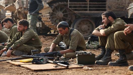 توقيف إسرائيلي بتهمة انتحال شخصية جندي في قطاع غزة