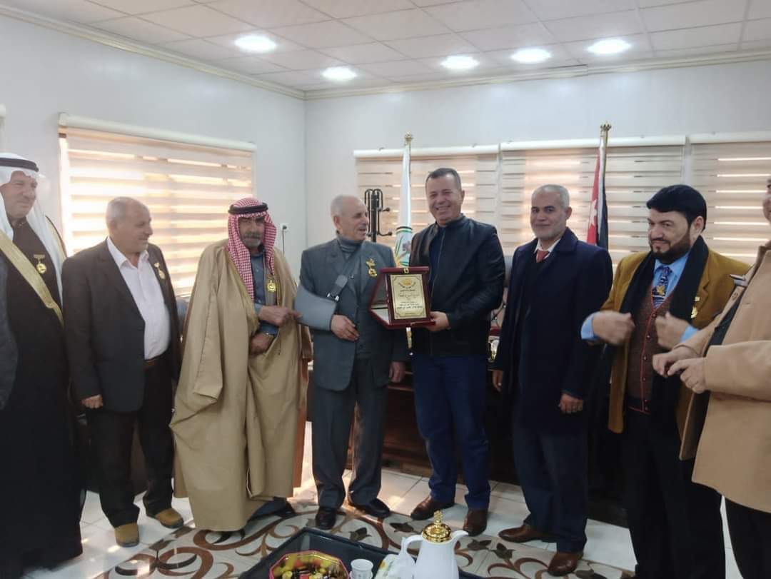 درع التميز والعطاء لرئيس بلدية دير أبي سعيد السيد عادل يحيى بني عيسى...صور