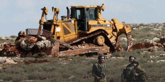 الاحتلال يشق ثلاثة طرق استيطانية جنوب الخليل
