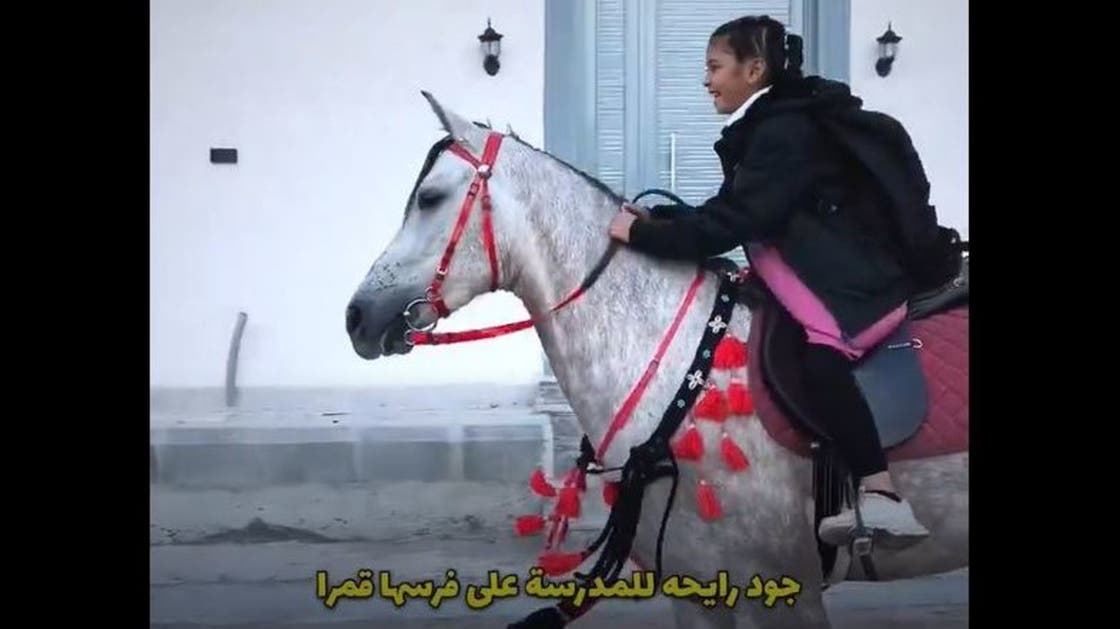 الطفلة السعودية جود تخطف قلوب الآلاف على مواقع التواصل.