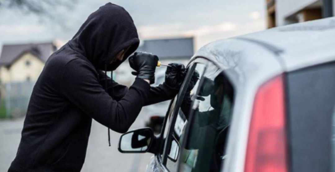 عصابة تسرق السيارات في بغداد  وتبيعها للمواطنين بارقام مزورة‎