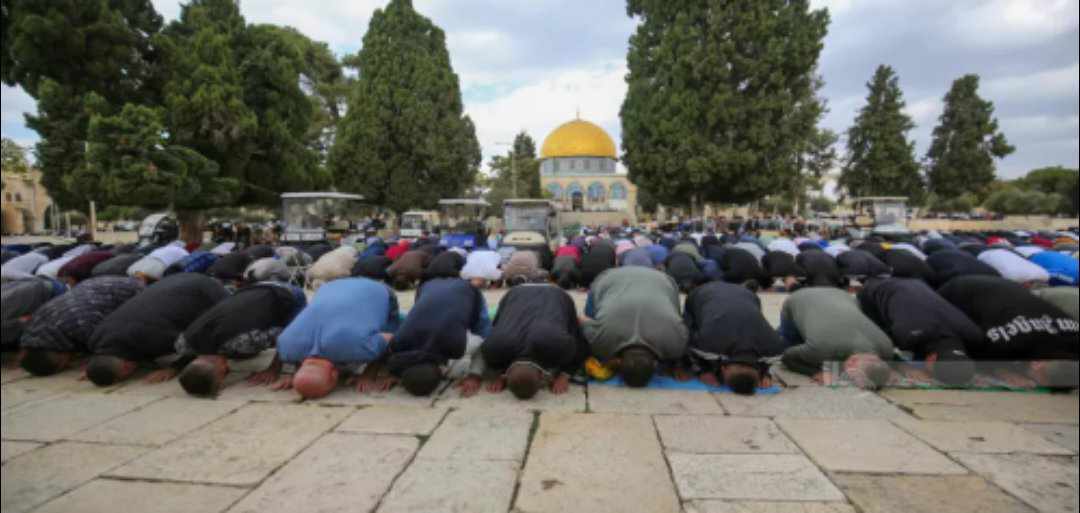 15 ألف مصل أدوا صلاة الجمعة في المسجد الأقصى المبارك رغم إجراءات الاحتلال