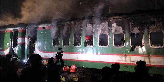 مقتل خمسة أشخاص في احتراق قطار في بنغلادش