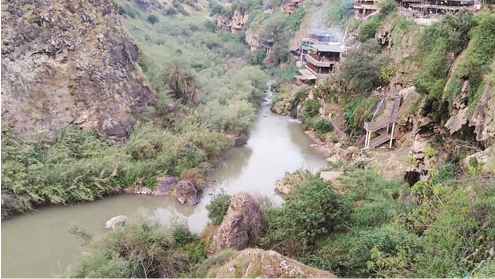 رغم أجوائها الدافئة ومياهها الحارة.. السياحة بالحمة الأردنية تحت الصفر
