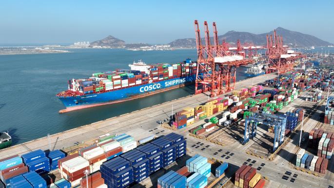عملاق الشحن الصيني كوسكو يوقف الشحن إلى إسرائيل