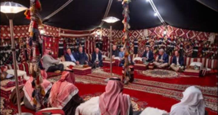 محمد بن سلمان يستقبل بالمخيم الشتوي في العلا عضو مجلس الشيوخ الأمريكي رئيس لجنة الاستخبارات وأعضاء اللجنة