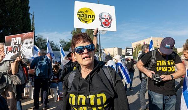 متظاهرون يغلقون الطريق المؤدي للكنيست