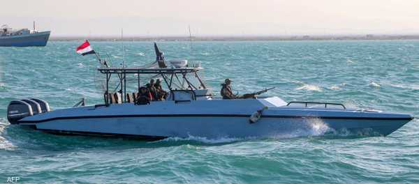 بمشاركة مدمرات وحاملة طائرات.. صد أكبر هجوم للحوثيين